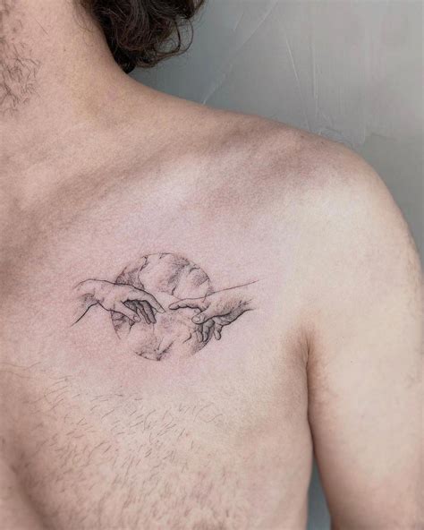 tatuajes para mujeres en el pecho|25 tatuajes en el pecho para mujer y hombre。